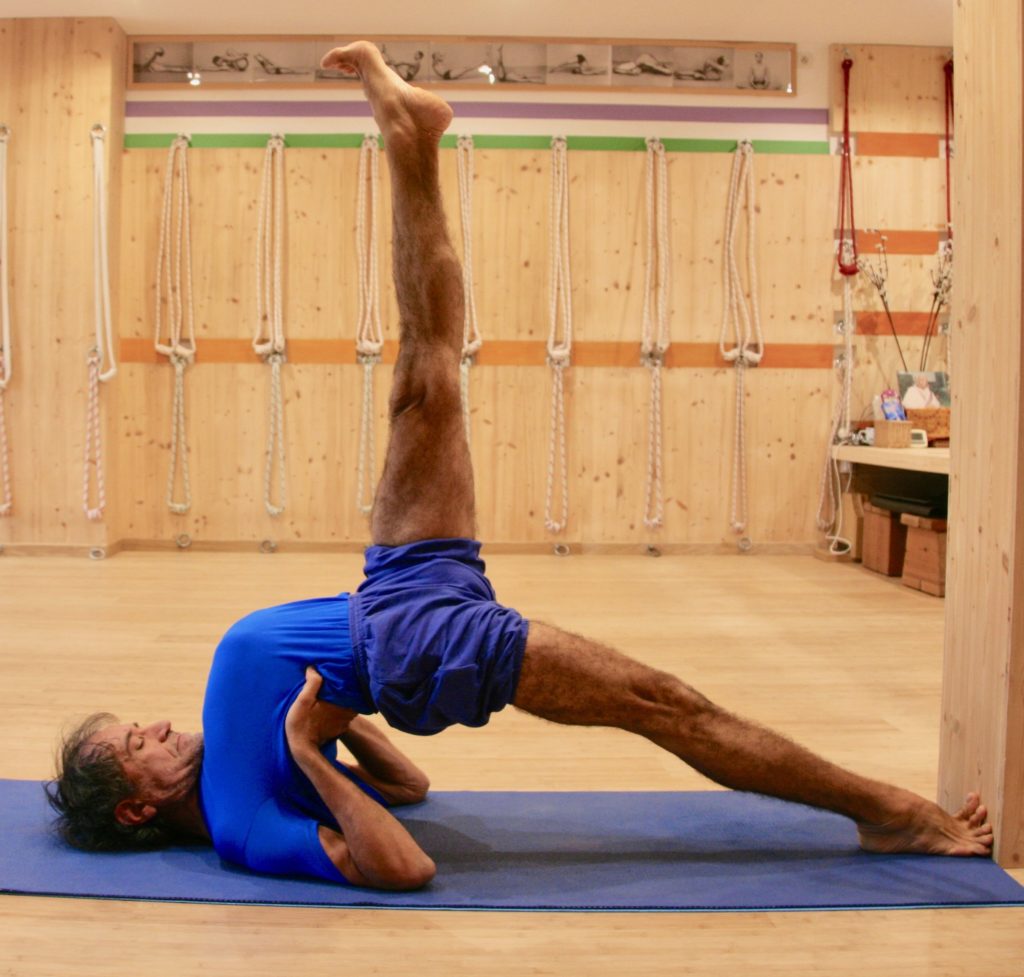 Ika Pada Sethu Bandha Sarvangasana - Yoga Iyengar Marseille